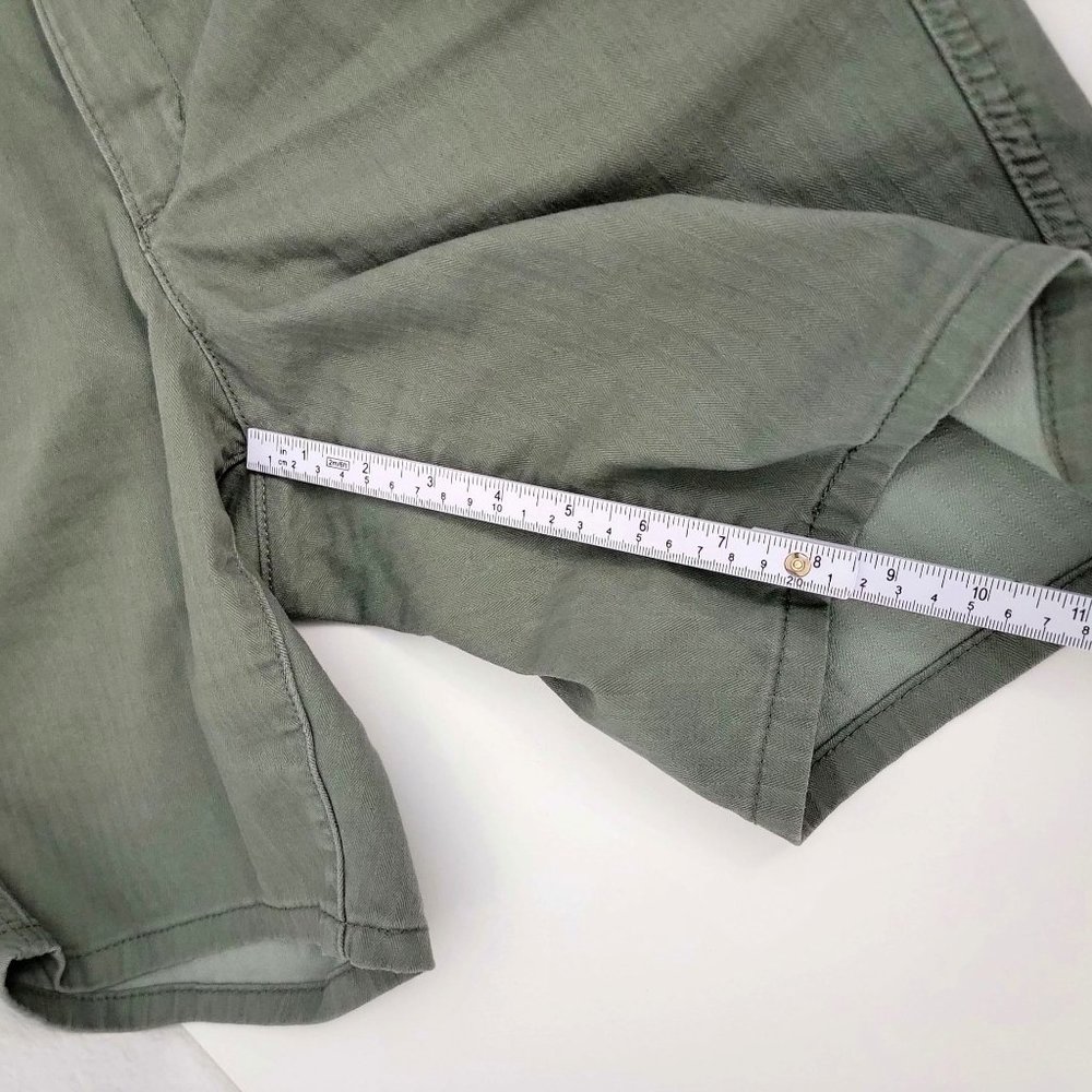 Levi's Olive Drab Textured Shorts Size 30 - Picture 8 of 8